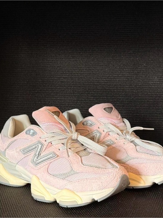 New Balance Shoes - New Balance Pink Suede & Mesh Retro Runner